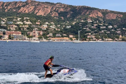 Unique Experience: Arm-Controlled Jet Skiing in Agay - Expérience Côte d'Azur