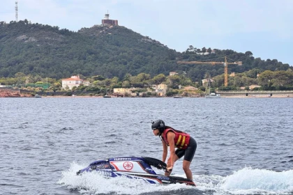 Unique Experience: Arm-Controlled Jet Skiing in Agay - Expérience Côte d'Azur