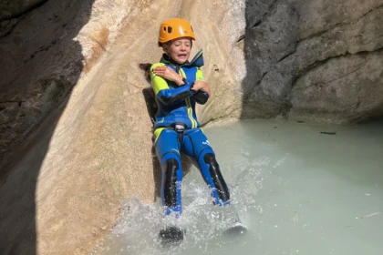 Easy family canyoning for kids - Expérience Côte d'Azur