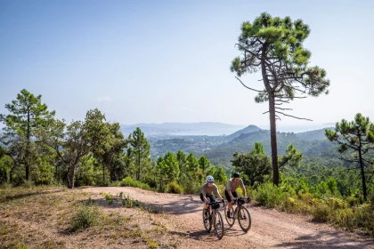 The Flamboyant Red Rocks of Estérel by Gravel Bike - Expérience Côte d'Azur