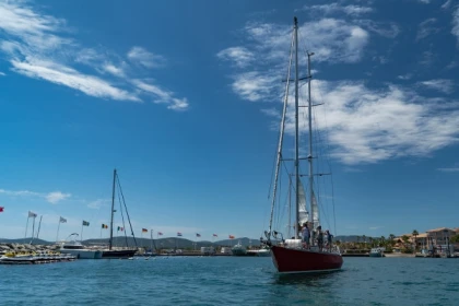 The sails of Saint-Tropez from La Brigante - Expérience Côte d'Azur