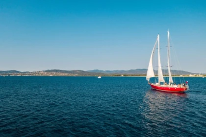 The sails of Saint-Tropez from La Brigante - Expérience Côte d'Azur