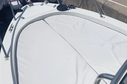 Premium boat rental in Saint Raphael with 7-person boat; cruise along Esterel coast - Expérience Côte d'Azur