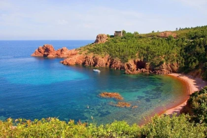 Sea kayak rental along the Esterel coast - Expérience Côte d'Azur