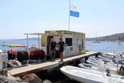 Pedal boat rental - Expérience Côte d'Azur