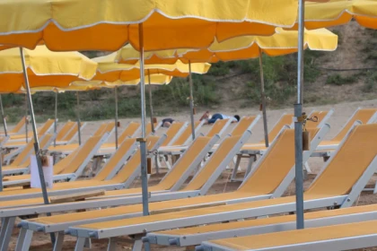 2 Sunbeds rental - Expérience Côte d'Azur