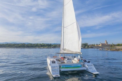 3h Catamaran privatization - Expérience Côte d'Azur