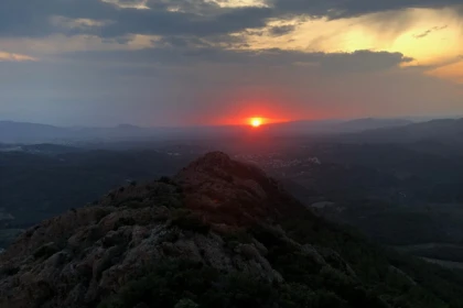 Vue coucher de soleil au cap roux à Saint Raphaël