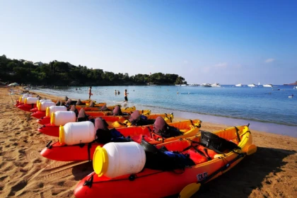 Guided kayak or paddle tour of Agay on the Esterel massif - Expérience Côte d'Azur