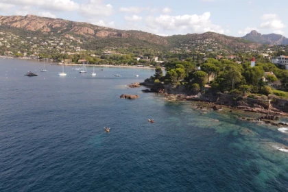 Guided kayak or paddle tour of Agay on the Esterel massif - Expérience Côte d'Azur