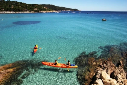 Guided KAYAK tour - The Cap Taillat tour "Turquoise water guaranted - Expérience Côte d'Azur