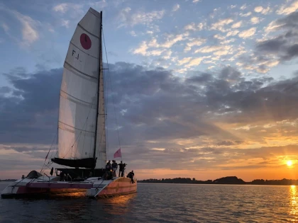 Sunset Cruise in Saint Tropez: 2-Hour Catamaran Sailing with Skipper - Expérience Côte d'Azur