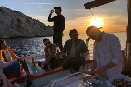 Sunset aboard a traditional barquette - Expérience Côte d'Azur