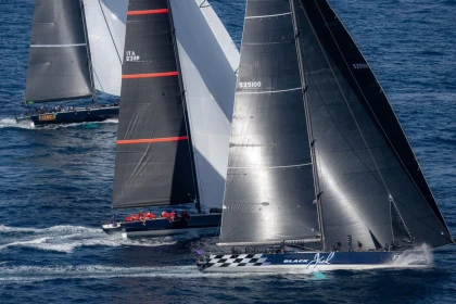 Follow the Voiles de Saint-Tropez on a private boat with skipper - Expérience Côte d'Azur