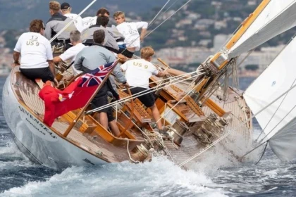 Follow the Voiles de Saint-Tropez on a private boat with skipper - Expérience Côte d'Azur