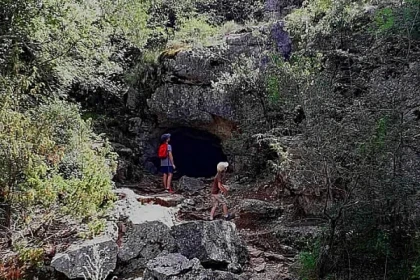 Visit and treasure hunts in the cave and in the forest - Expérience Côte d'Azur