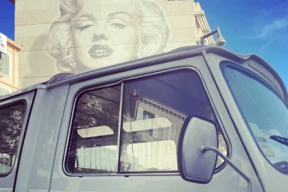 Cannes: City Tour in classic French Bus (2 hours) - Expérience Côte d'Azur