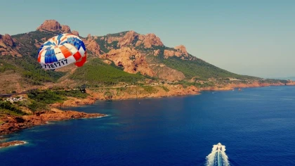 Tandem Paragliding Flight in Agay Bay - Saint Raphaël - Expérience Côte d'Azur