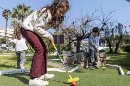 Mini golf in Saint Raphael with sea view - Expérience Côte d'Azur
