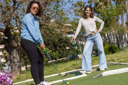 Mini golf in Saint Raphael with sea view - Expérience Côte d'Azur