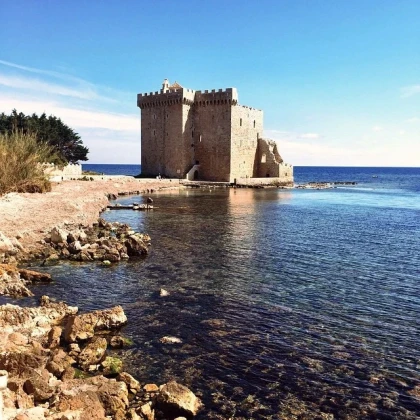 go the Lerins Islands by boat