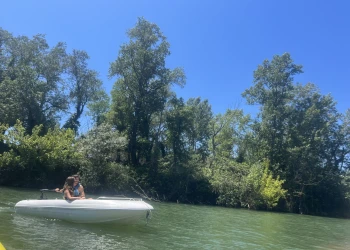 Licence free boat on river - Expérience Côte d'Azur