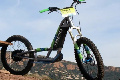 All terrain electric scooter ride - Bagnols-en-forêt - Expérience Côte d'Azur