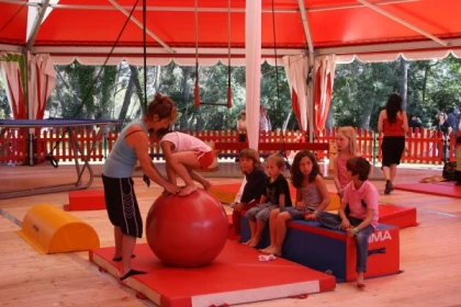 Circus: Baby introduction to circus practice (4-6 years old) 1h - Expérience Côte d'Azur