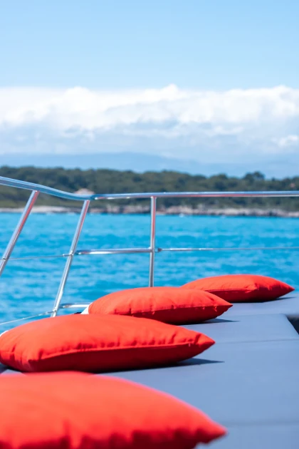 Catamaran cruise on the Côte d'Azur with aperitif - Cap d'Antibes from Villeneuve-Loubet - Expérience Côte d'Azur