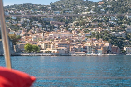 Catamaran trip from Nice: guided tour of the Saint-Jean-Cap-Ferrat coastline to - Expérience Côte d'Azur