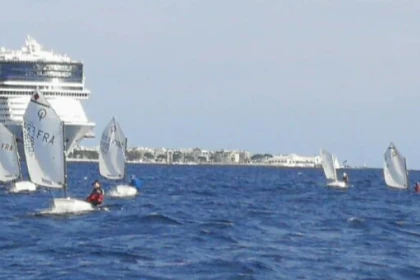 Dinghy Fun Camp - Toussaint School Holidays - Expérience Côte d'Azur