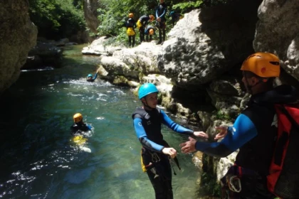 Randonnée aquatique accompagnée gorges du loup