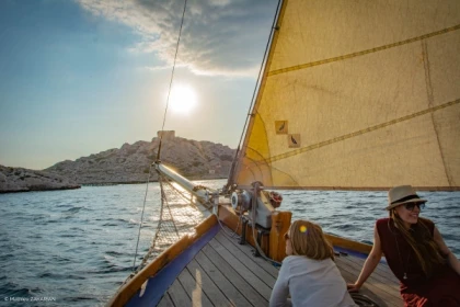 Sunset aboard a traditional tartane - Expérience Côte d'Azur