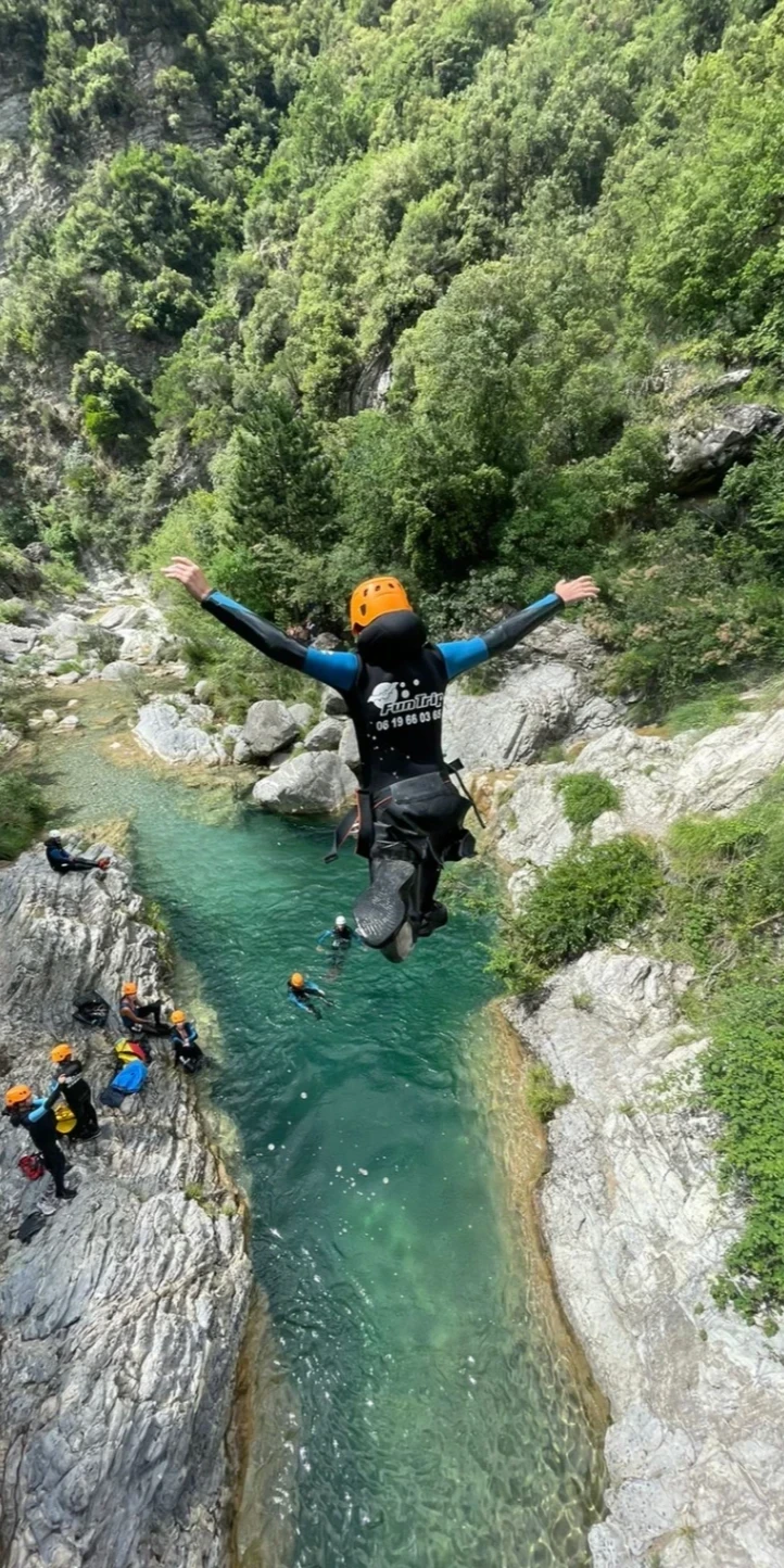 Aquatic hiking canyoning Gorges du Loup
