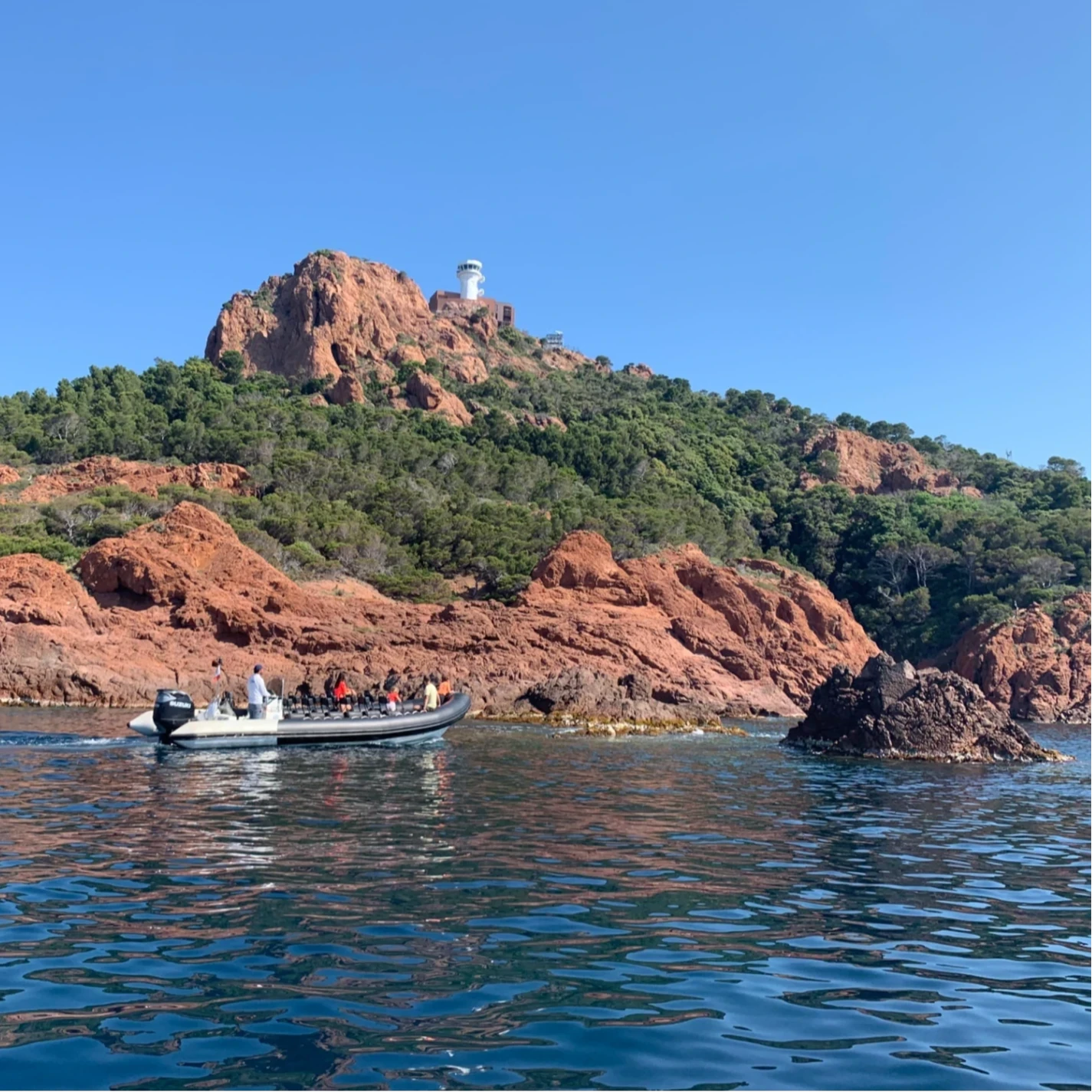 Boat trip in the Esterel coves and creeks