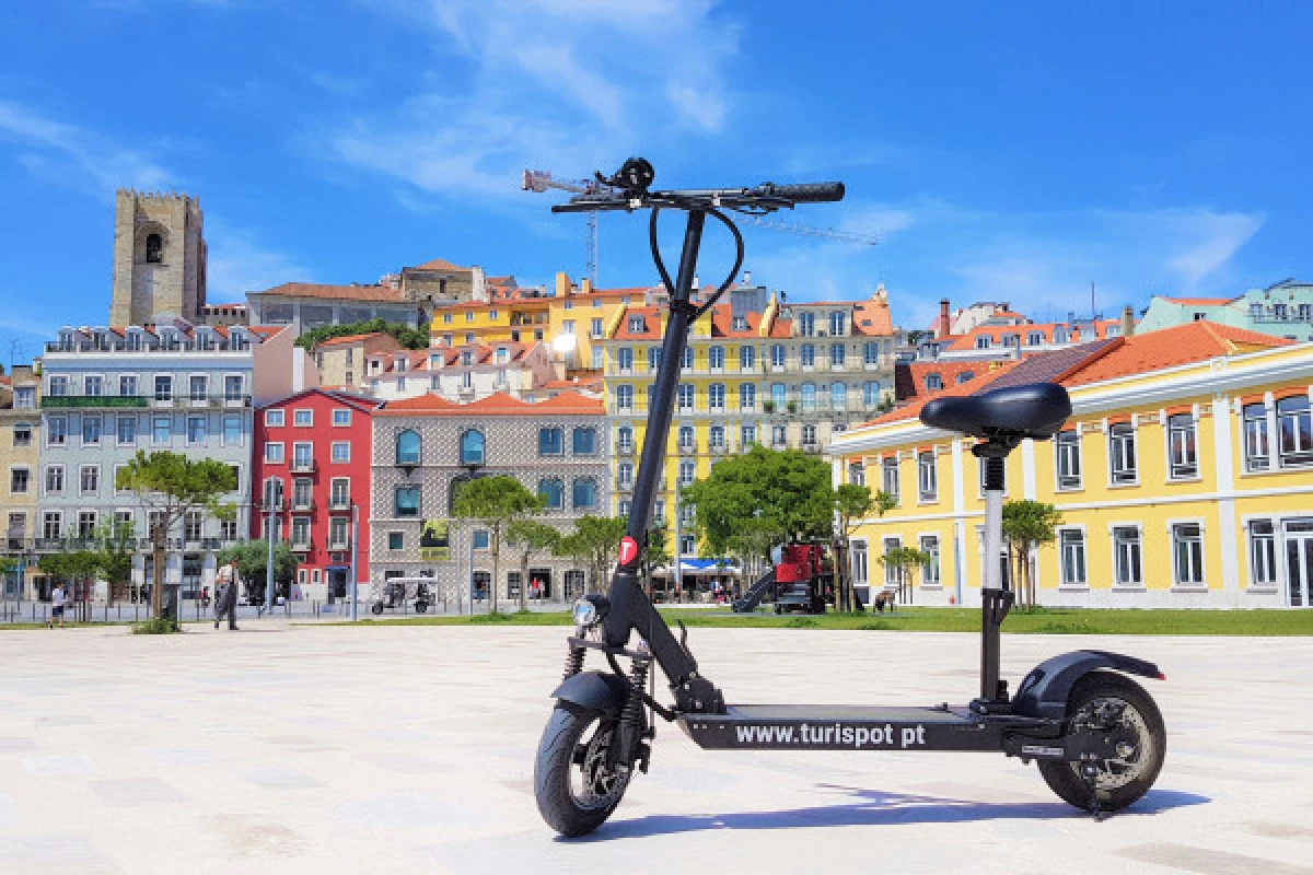 Alfama & Mouraria Tour by E-Scooter - Expérience Côte d'Azur