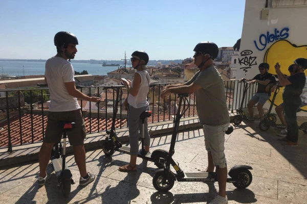 Alfama Tour by E-Scooter - Expérience Côte d'Azur