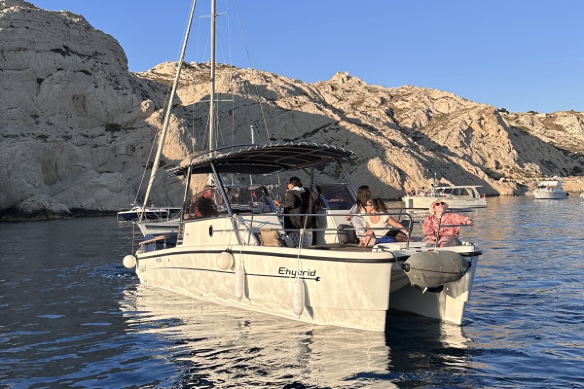 Aperitif feet in the water - Mucem museum - Expérience Côte d'Azur