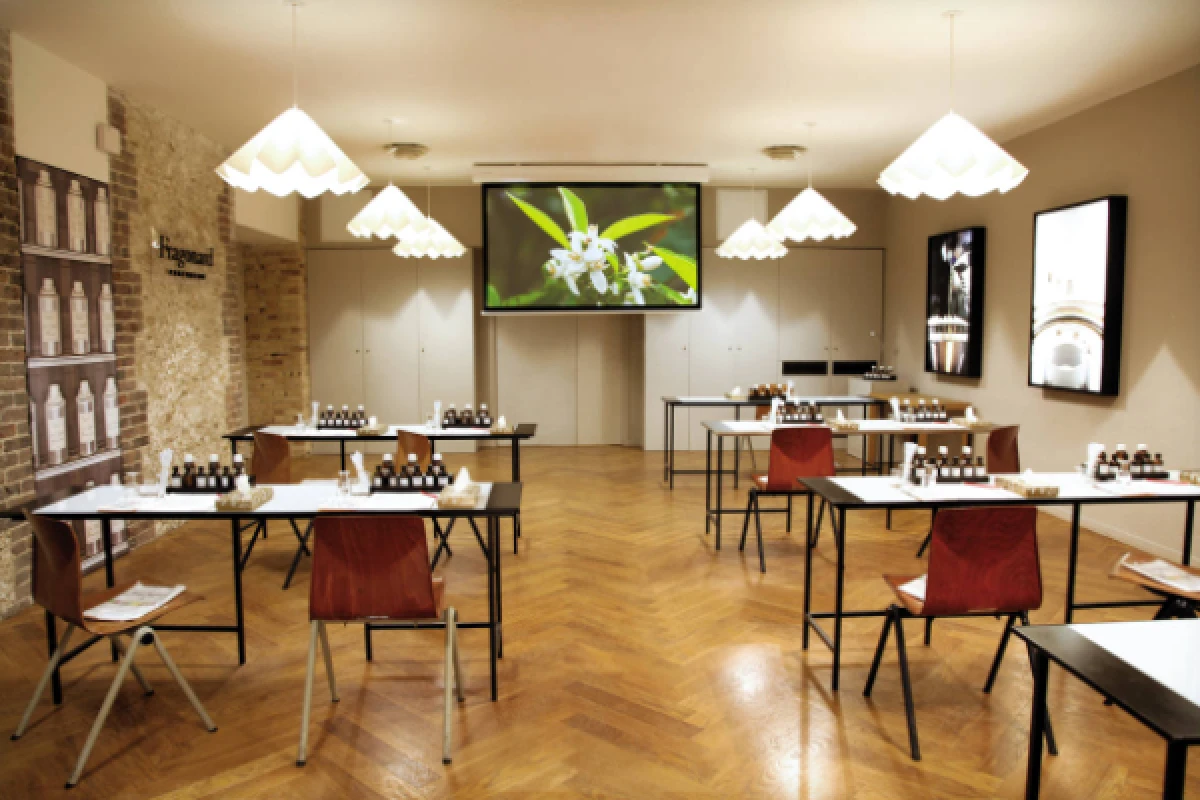 Perfumer Workshop in Paris - ONLY in FRENCH - Expérience Côte d'Azur