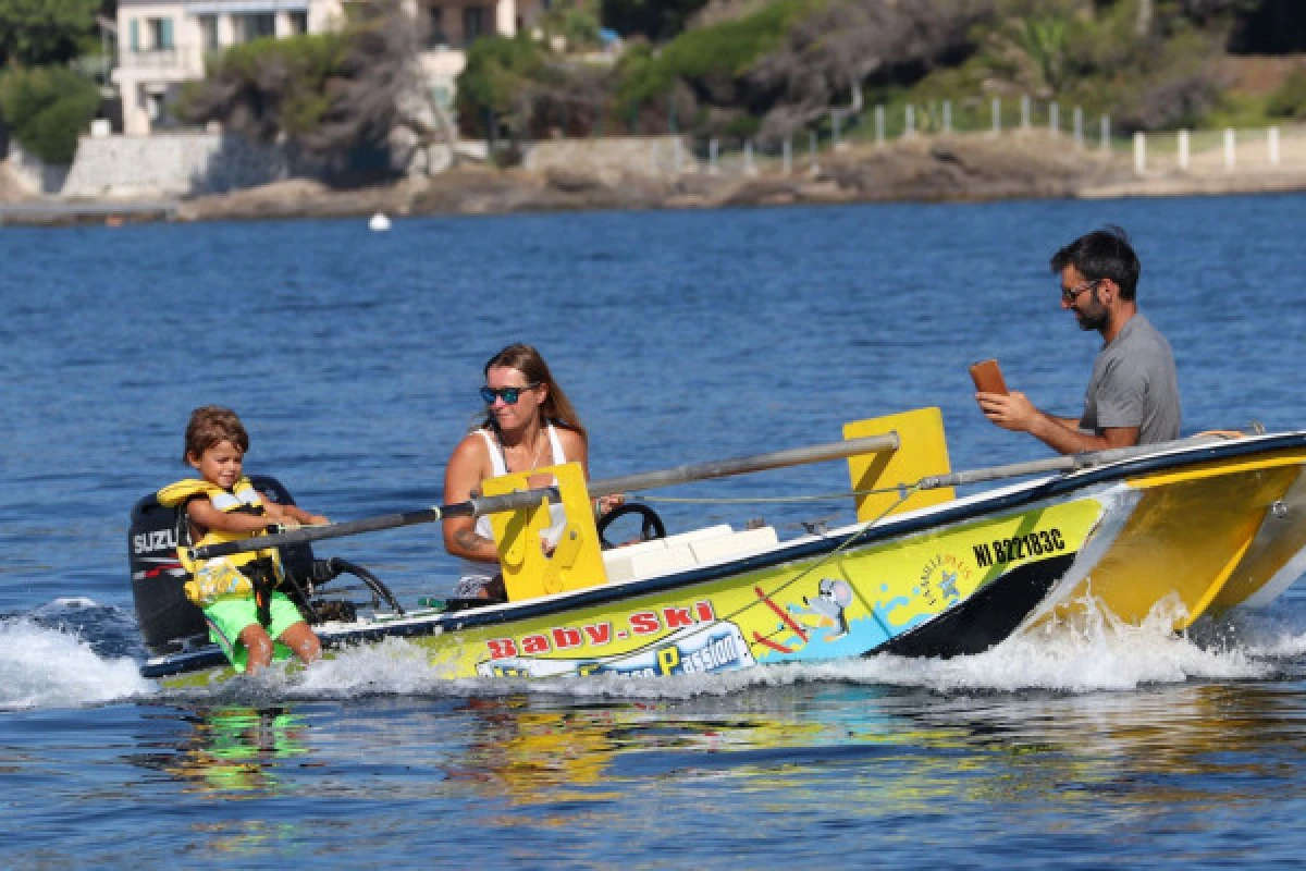 Baby water skiing 3-7 years old - Expérience Côte d'Azur