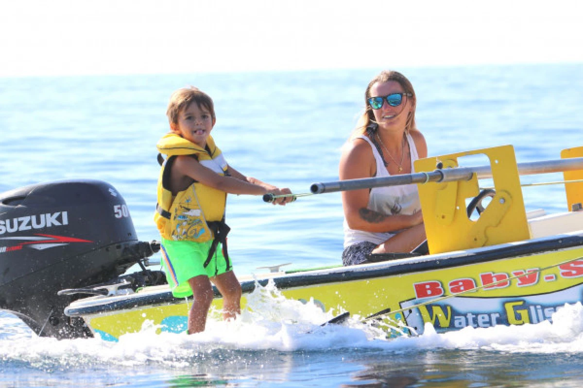 Baby water skiing 3-7 years old - Expérience Côte d'Azur