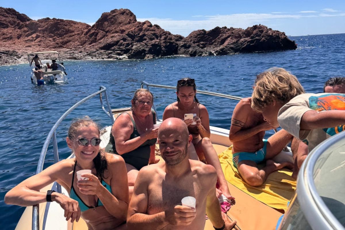 Boat Trip through the Estérel Calanques from Agay – Saint-Raphaël - Expérience Côte d'Azur