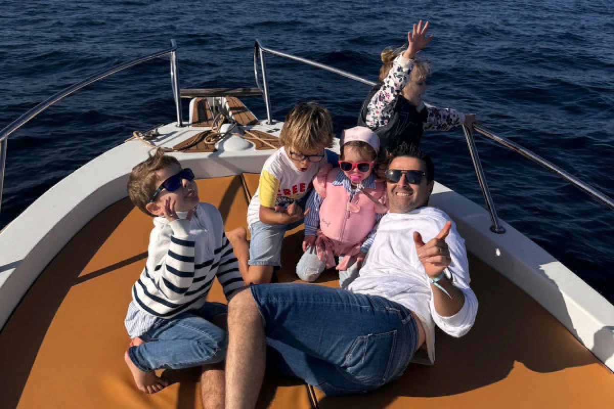 Boat Trip through the Estérel Calanques from Agay – Saint-Raphaël - Expérience Côte d'Azur