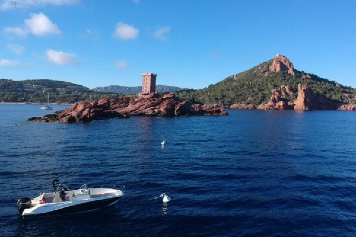 Private sea trip accompanied by a skipper - Agay - Expérience Côte d'Azur