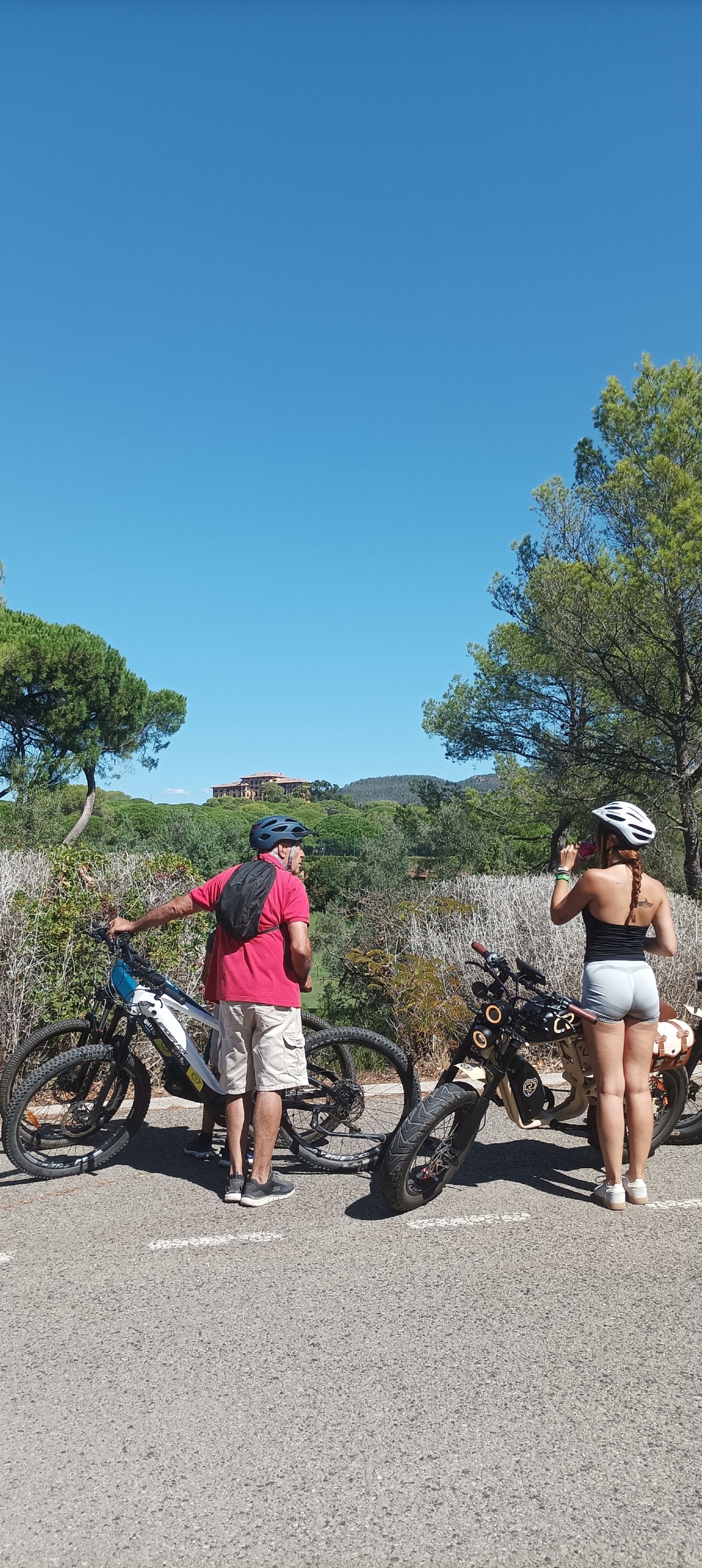 Electric mountain bike wine tour - in the heart of the Esterel region - Expérience Côte d'Azur