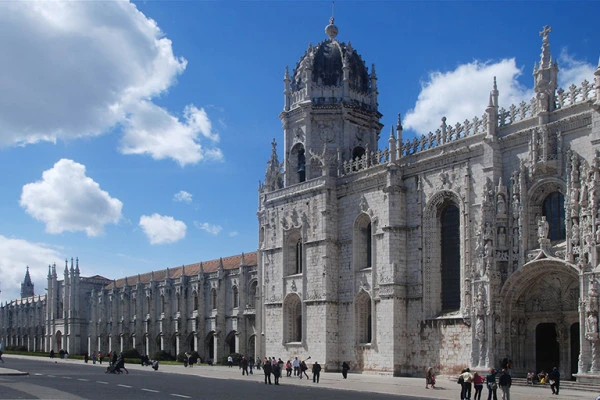 Belém Tour by E-Scooter - Expérience Côte d'Azur