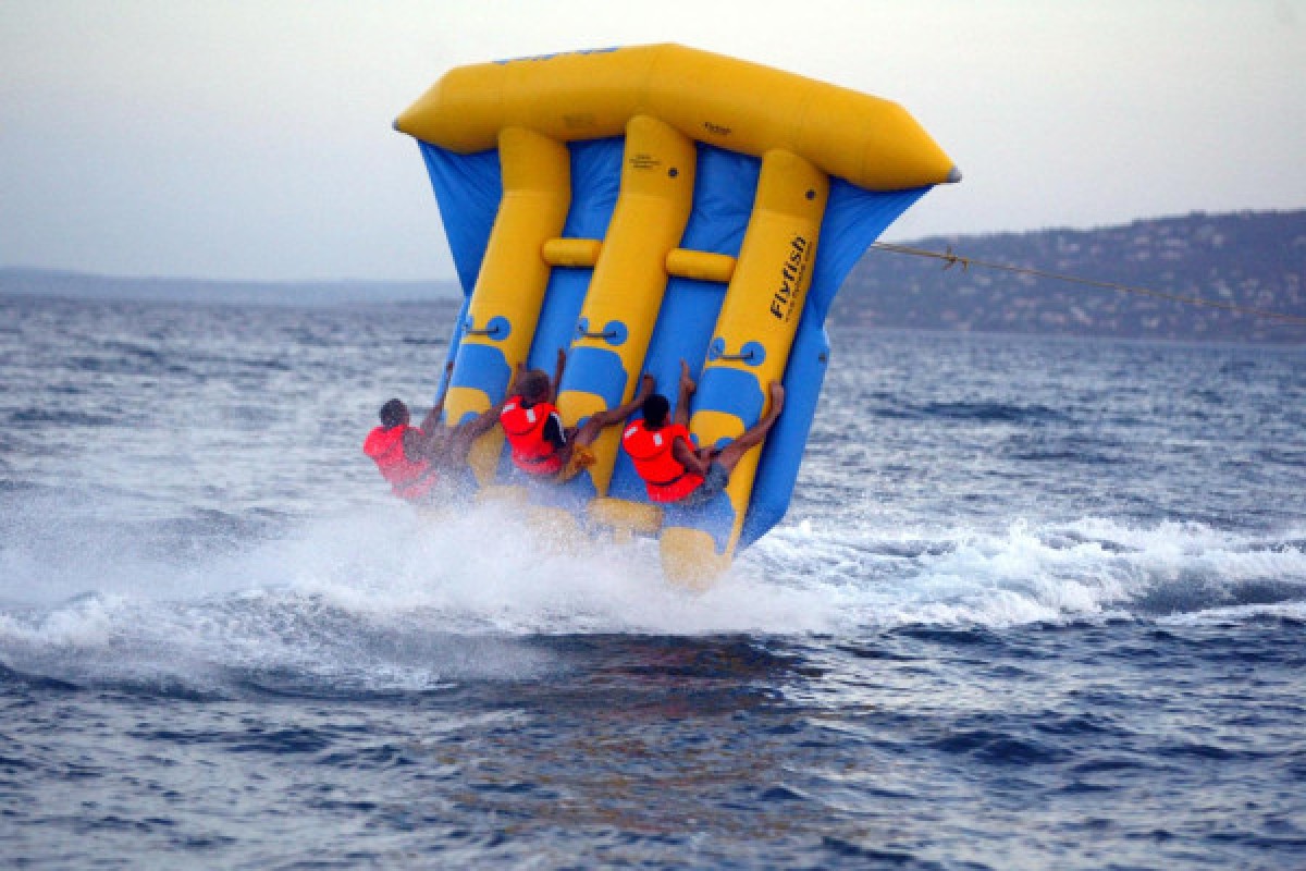 Water games - Towed buoys - Expérience Côte d'Azur