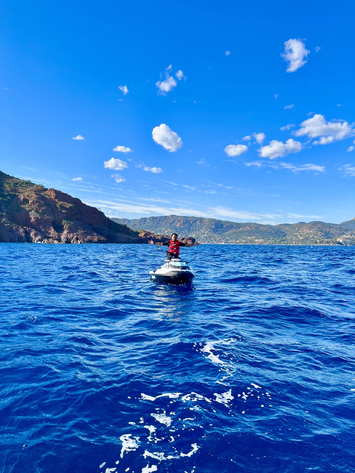 Jet-ski trip 2h30: From Fréjus to Cannes via the Esterel creeks - Expérience Côte d'Azur