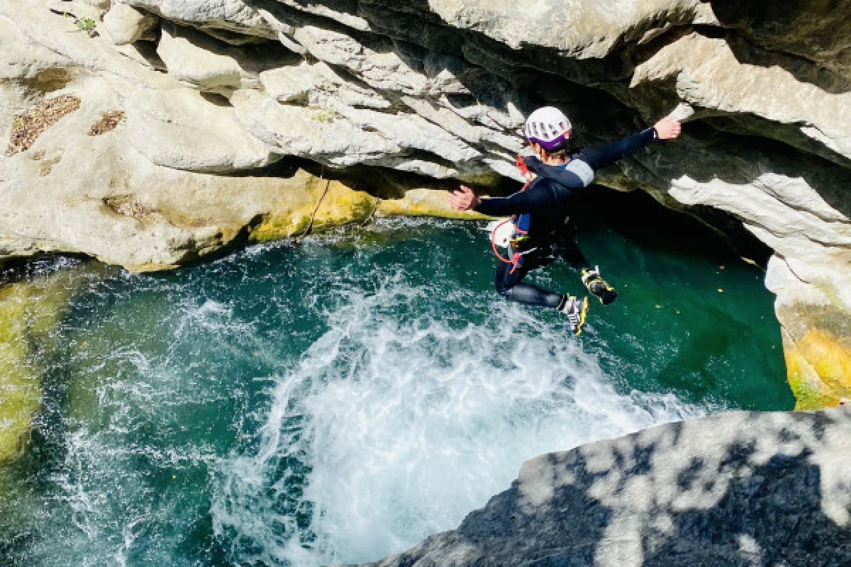 Family Canyoning - Gorges du Loup Canyoning - PROMO - Expérience Côte d'Azur