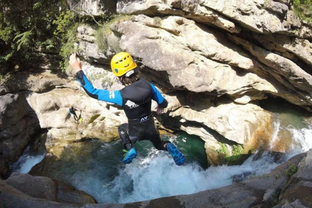 Canyoning Level 2 - Gorges du Loup - Expérience Côte d'Azur